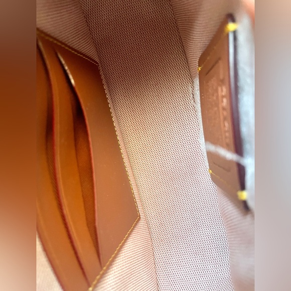 ❌SOLD❌ New Coach Swinger 20 Leather Shoulder Bag DragonFruit Hotpink - Picture 6 of 7